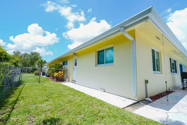 $3,800 | 1351 Oaklawn Court, Fort Myers, FL 33919