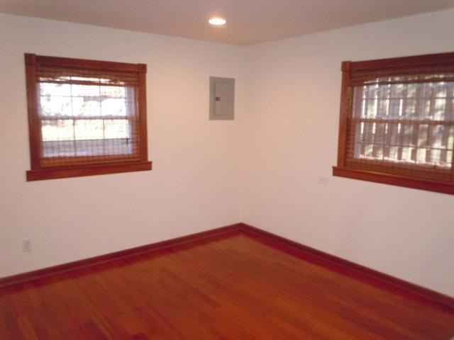 1752 East Corktree Lane Mount Prospect, IL 60056 - Photo 17 of 20 an empty room with a window
