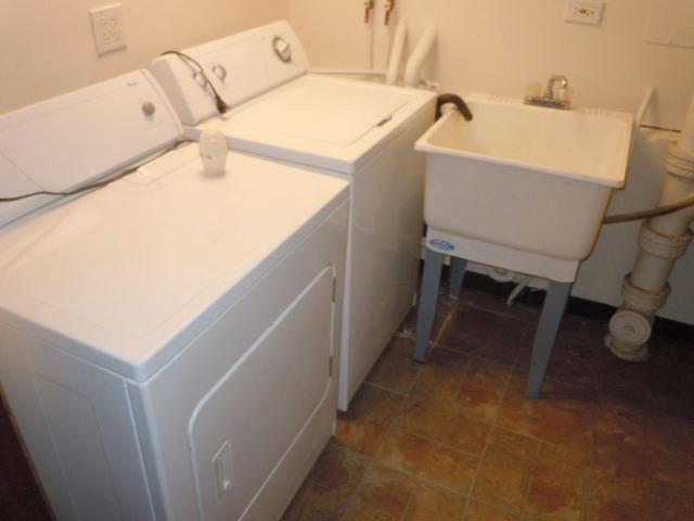 1752 East Corktree Lane Mount Prospect, IL 60056 - Photo 18 of 20 a utility room with dryer and washer