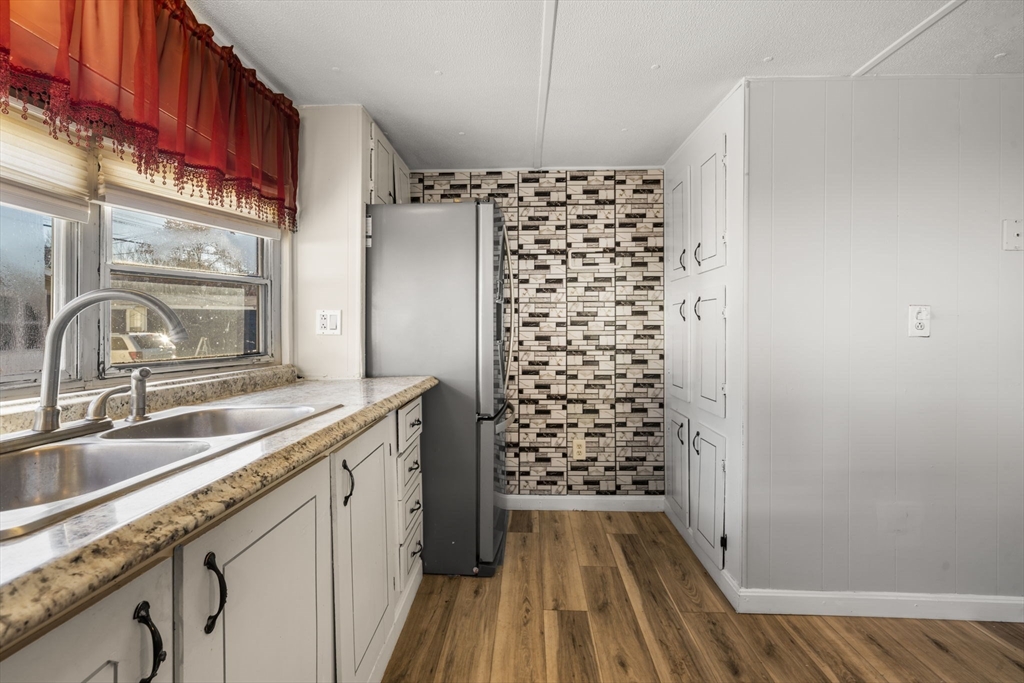 75 South Policy Street, Unit 48 Salem, NH 03079 - Photo 18 of 36 a bathroom with a sink and a mirror