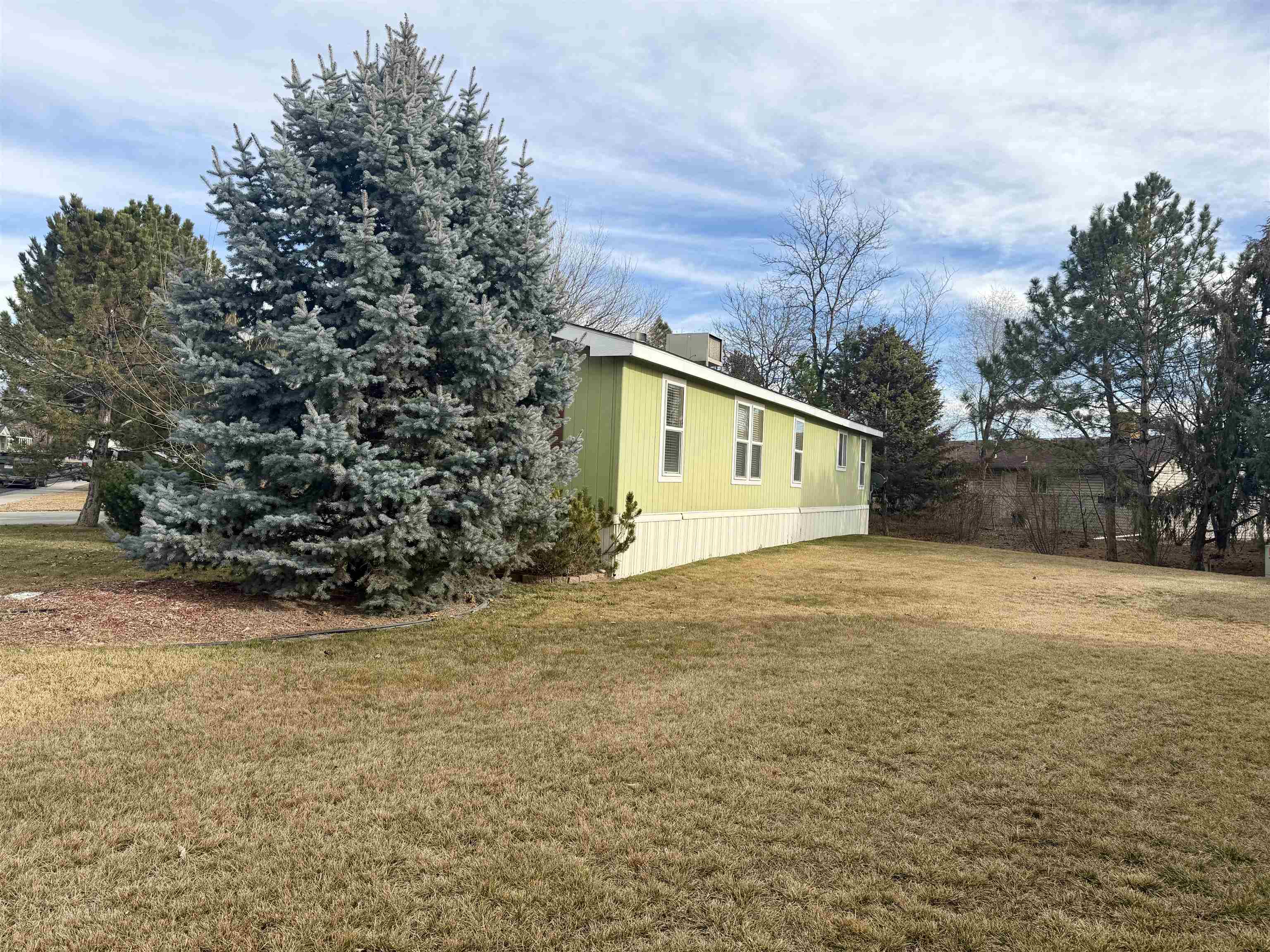 435 32 Road, Unit 480 Clifton, CO 81520 - Photo 2 of 23 a view of a backyard of the house