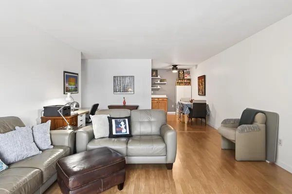 $149,900 | 1304 West Medicine Lake Drive, Unit 119, Plymouth, MN 55441