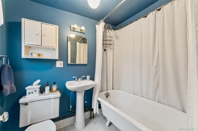 $1,795,000 | 18 Tunstall Road, Scarsdale, NY 10583