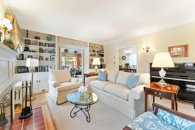 $1,795,000 | 18 Tunstall Road, Scarsdale, NY 10583