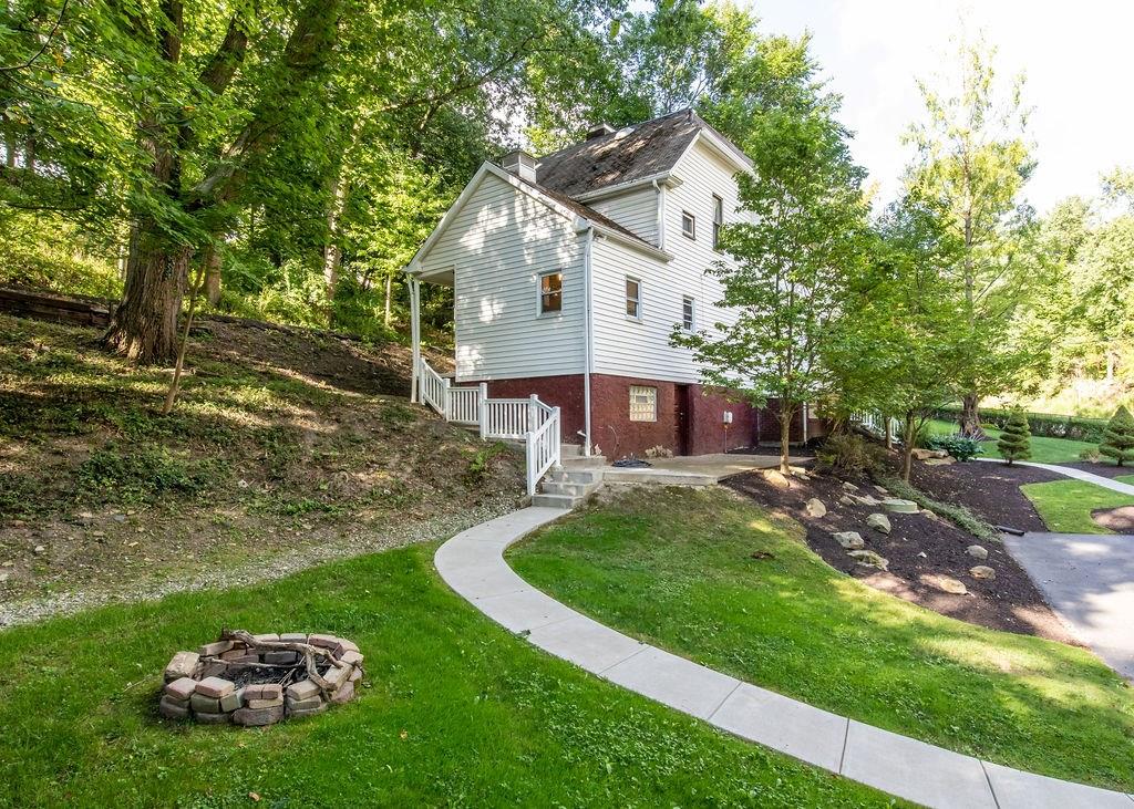 4 Ben Avon Heights Road Pittsburgh, PA 15202 - Photo 3 of 25 Fantastic Yard
