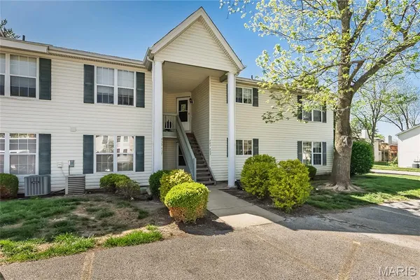 $185,000 | 703 Sugar Glen Drive, Unit 4, St. Peters, MO 63376
