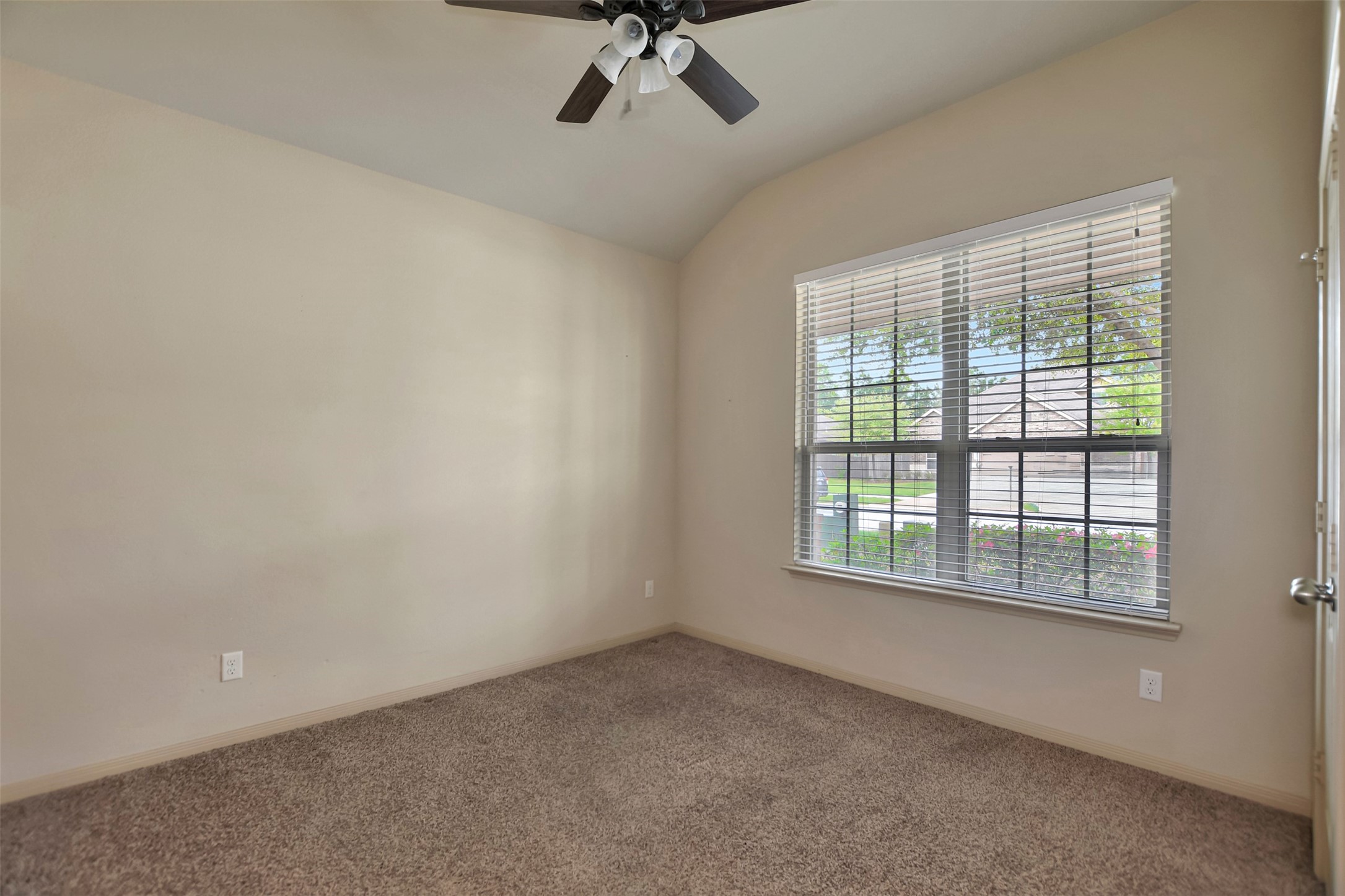 11413 West Woodmark Conroe, TX 77304 - Photo 7 of 40