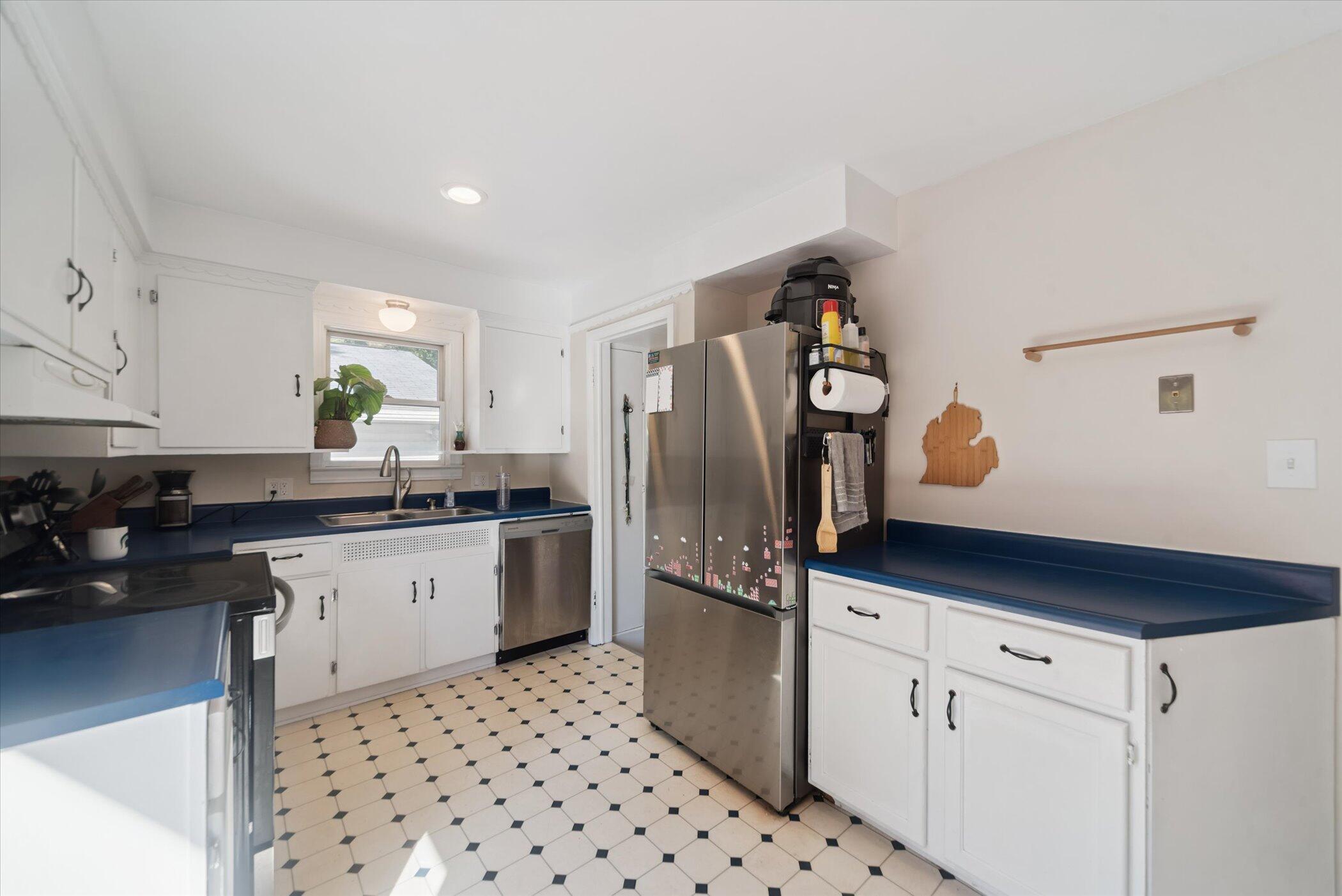 1608 Haslett Road East Lansing, MI 48823 - Photo 13 of 30 16-1608-Haslett-Rd-East-Lansing-MI-Windo