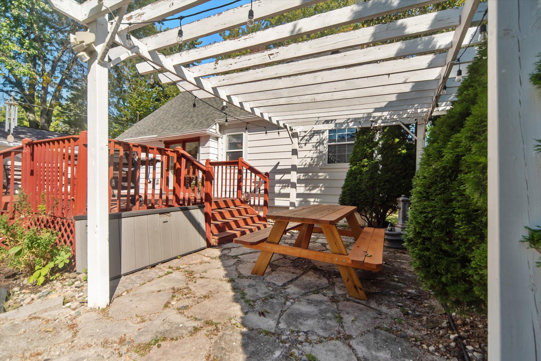 1608 Haslett Road East Lansing, MI 48823 - Photo 27 of 30 31-1608-Haslett-Rd-East-Lansing-MI-Windo