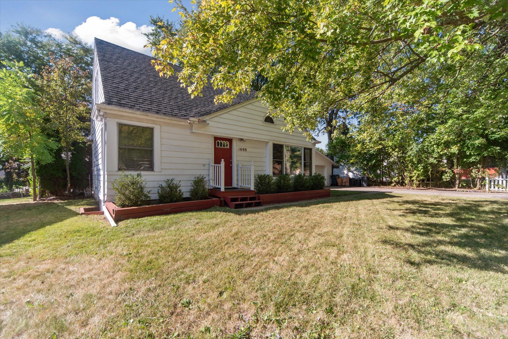 1608 Haslett Road East Lansing, MI 48823 - Photo 3 of 30 03-1608-Haslett-Rd-East-Lansing-MI-Windo