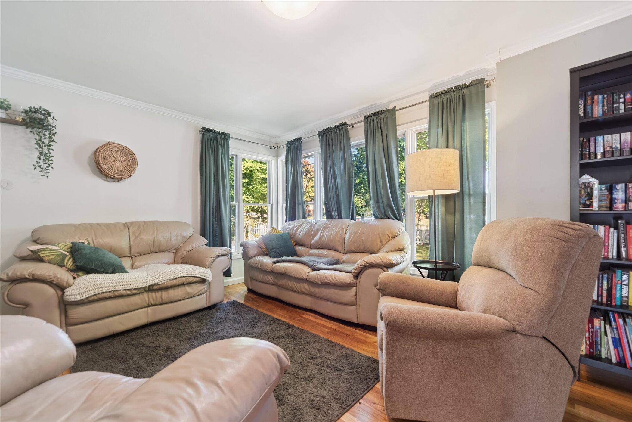 1608 Haslett Road East Lansing, MI 48823 - Photo 5 of 30 08-1608-Haslett-Rd-East-Lansing-MI-Windo