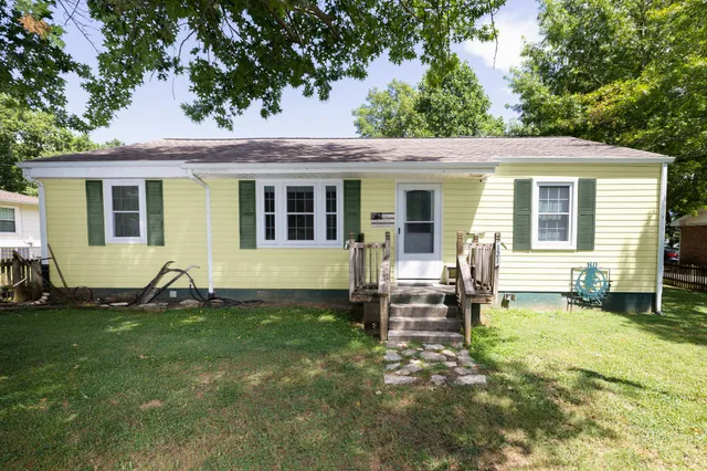 $299,900 | 121 Vickers Avenue, Watertown, TN 37184