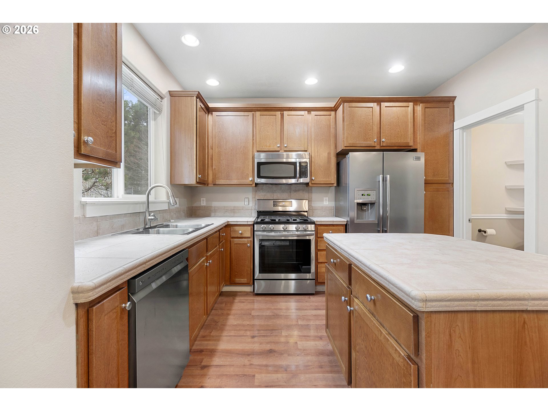 15964 Southwest Mortondale Lane Beaverton, OR 97006 - Photo 11 of 34