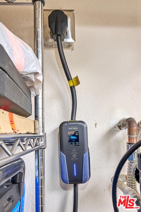 409 Spring Park Road Camarillo, CA 93012 - Photo 23 of 31 a view of entryway