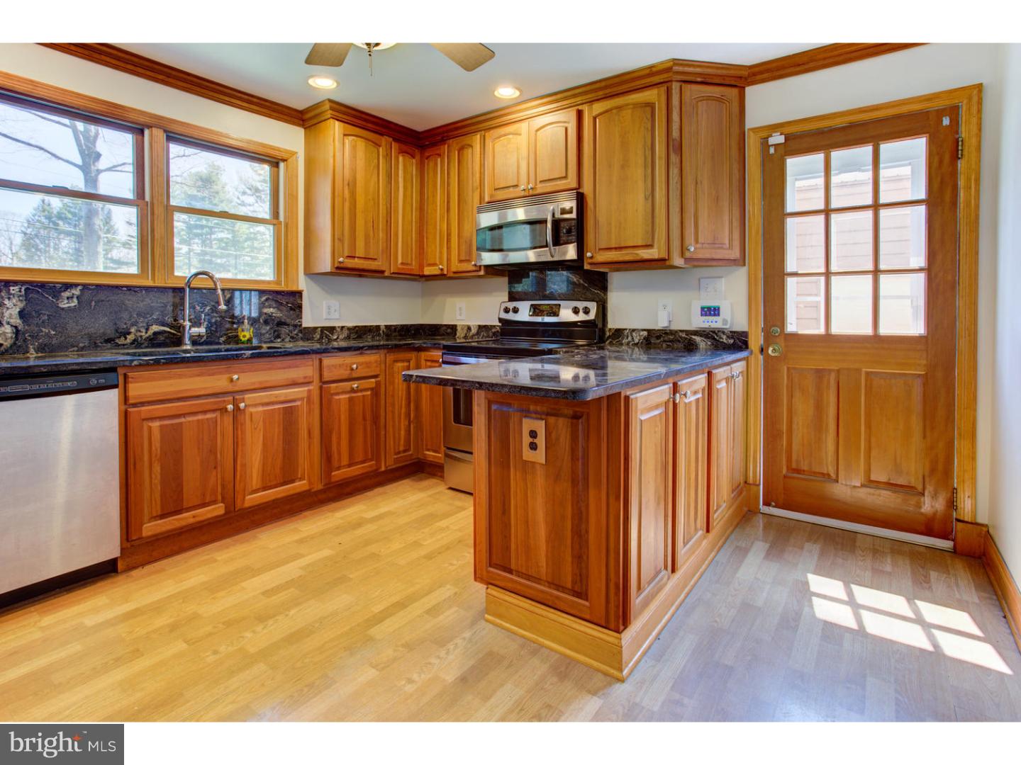 417 Federal City Road Pennington, NJ 08534 - Photo 4 of 25 Gallery Image 4