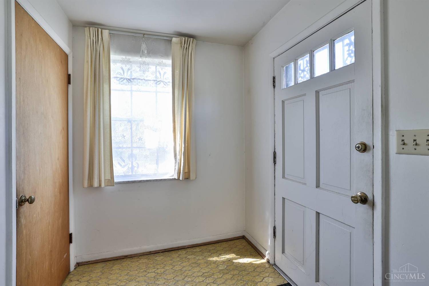 6138 Red Bank Road Cincinnati, OH 45213 - Photo 4 of 31 Gallery Image 4