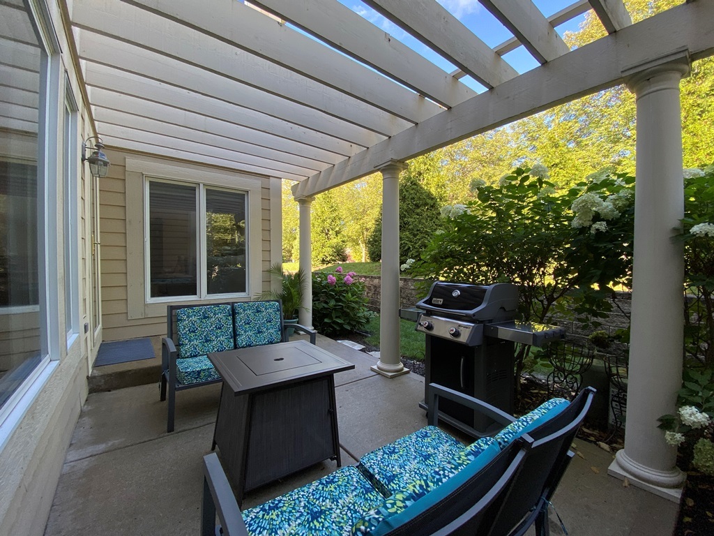 2428 Ridgewood Court Aurora, IL 60502 - Photo 32 of 40 a view of a couches in the patio and a backyard
