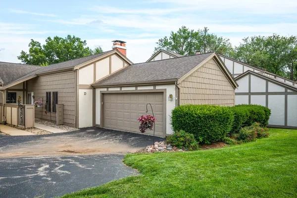 $225,000 | 1305 Kingsridge Court, Normal, IL 61761