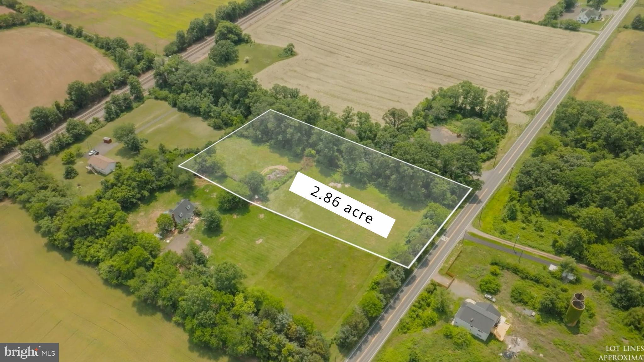 a view of a tennis court