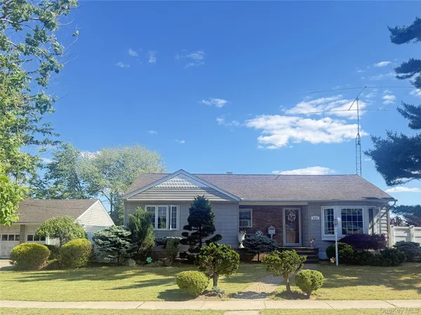 $799,999 | 685 Seabury Avenue, Franklin Square, NY 11010