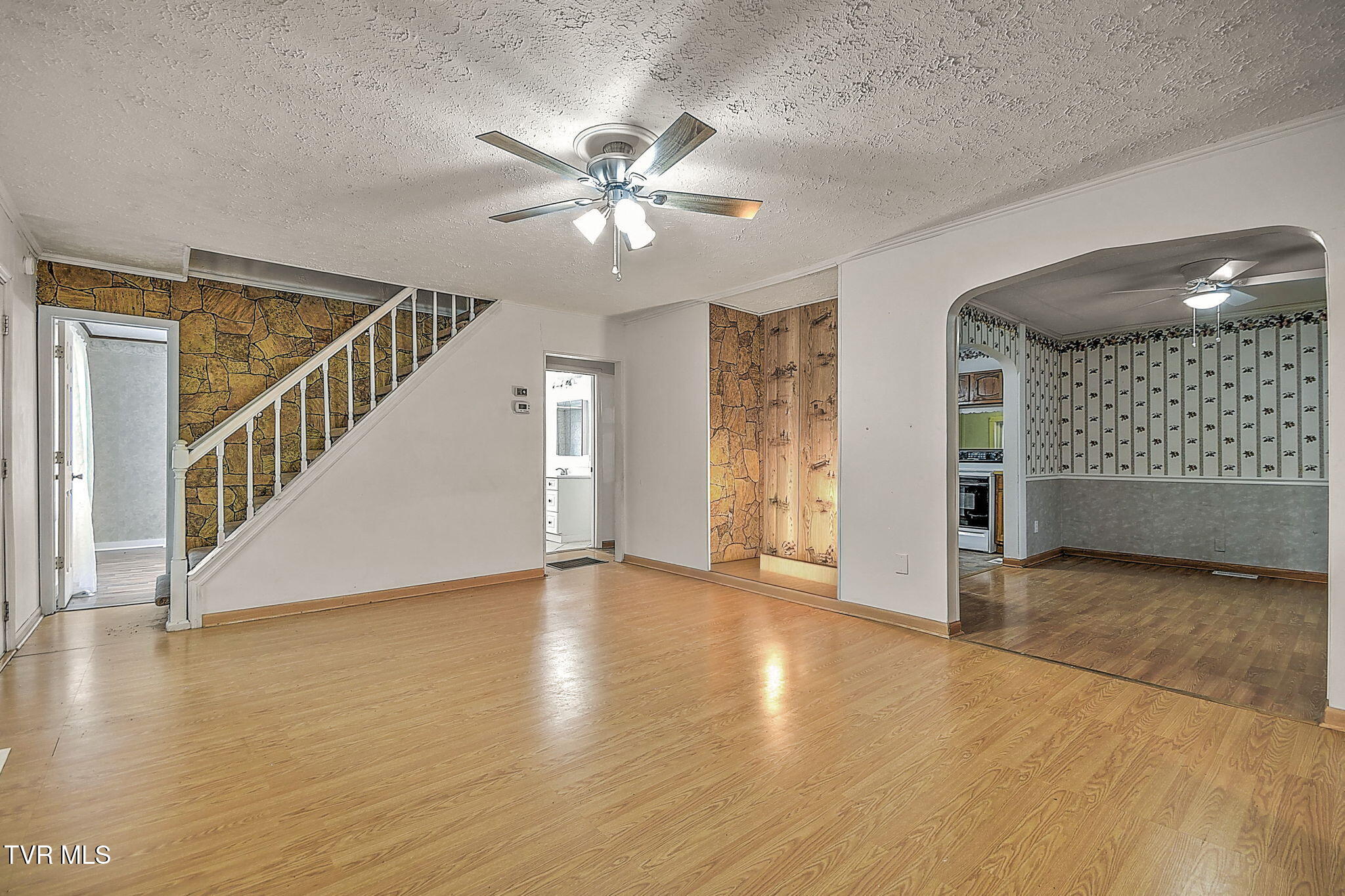 2044 Siam Road Elizabethton, TN 37643 - Photo 5 of 38 10-web-or-mls-2044 Siam CC-11