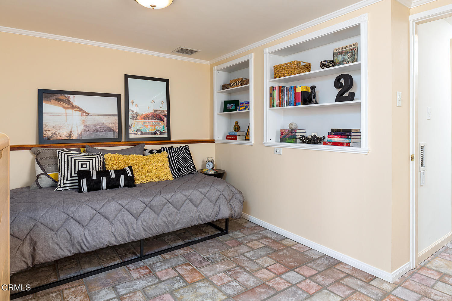 98 Pine Crest Drive South Pasadena, CA 91030 - Photo 22 of 33 a bedroom with bed and closet