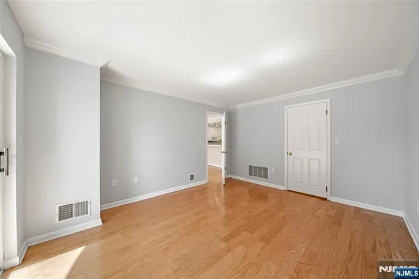 $2,500 | 302 Hancock Court, Unit 302, Edgewater, NJ 07020