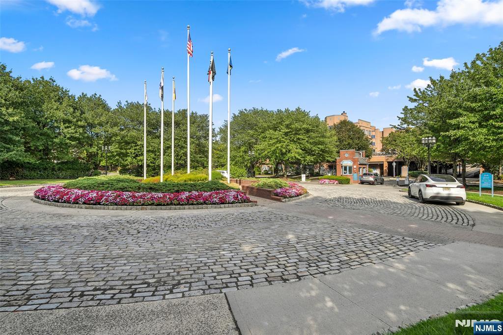 302 Hancock Court, Unit 302 Edgewater, NJ 07020 - Photo 14 of 15