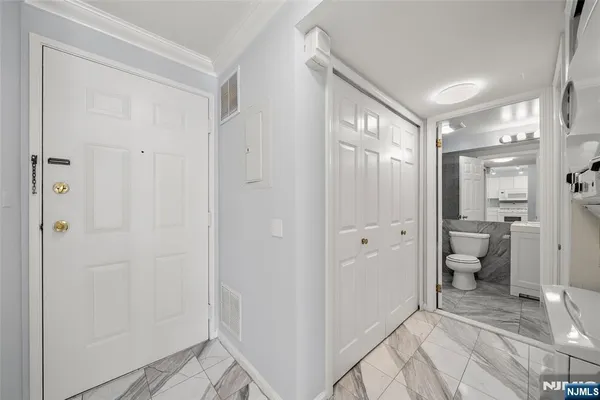 $2,500 | 302 Hancock Court, Unit 302, Edgewater, NJ 07020