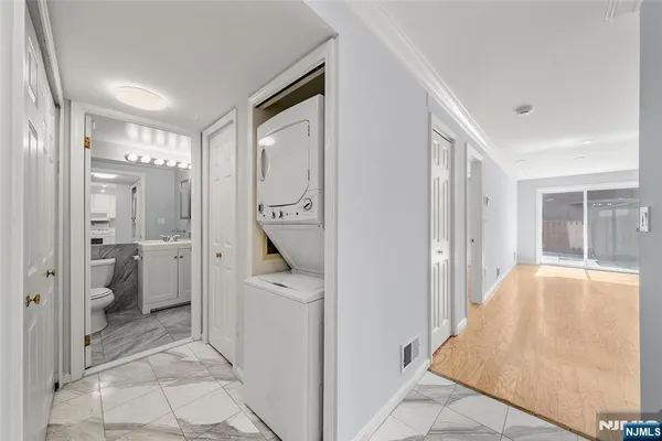 $2,500 | 302 Hancock Court, Unit 302, Edgewater, NJ 07020