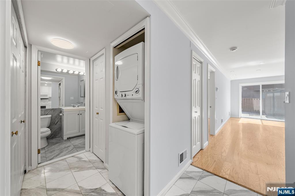 302 Hancock Court, Unit 302 Edgewater, NJ 07020 - Photo 6 of 15