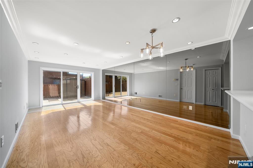 302 Hancock Court, Unit 302 Edgewater, NJ 07020 - Photo 7 of 15