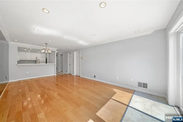 $2,500 | 302 Hancock Court, Unit 302, Edgewater, NJ 07020