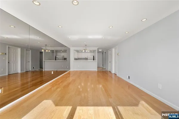 $2,500 | 302 Hancock Court, Unit 302, Edgewater, NJ 07020