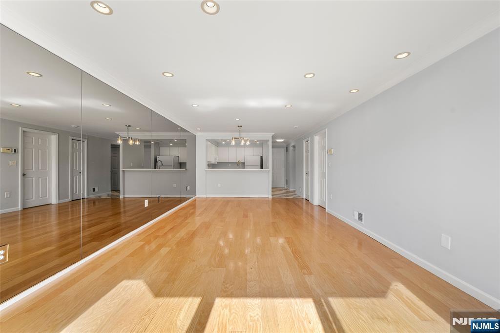 302 Hancock Court, Unit 302 Edgewater, NJ 07020 - Photo 9 of 15