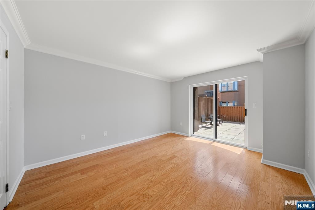 302 Hancock Court, Unit 302 Edgewater, NJ 07020 - Photo 10 of 15