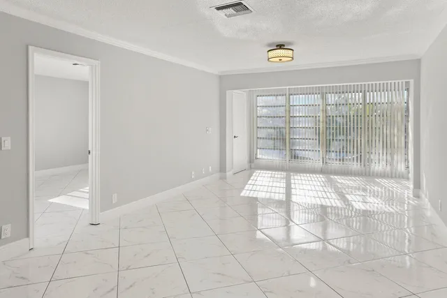 $1,900 | 2480 Juniper Drive, Unit 203, Delray Beach, FL 33445