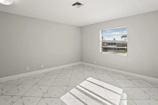 $1,900 | 2480 Juniper Drive, Unit 203, Delray Beach, FL 33445