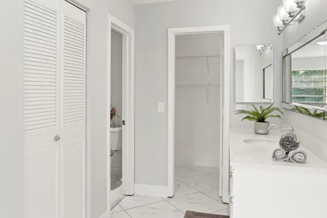 $1,900 | 2480 Juniper Drive, Unit 203, Delray Beach, FL 33445