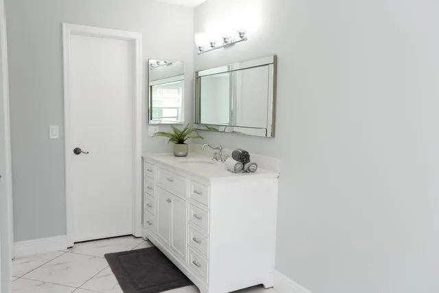 $1,900 | 2480 Juniper Drive, Unit 203, Delray Beach, FL 33445