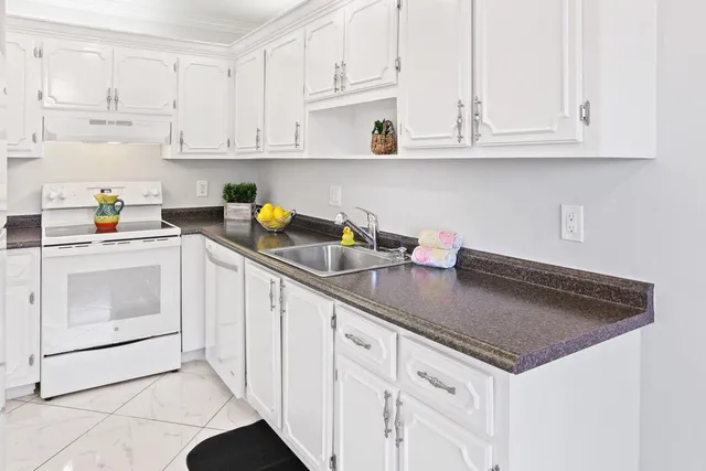 $1,900 | 2480 Juniper Drive, Unit 203, Delray Beach, FL 33445