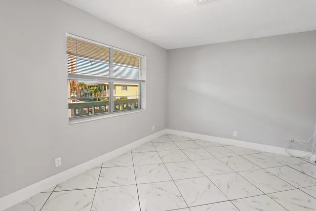 $1,900 | 2480 Juniper Drive, Unit 203, Delray Beach, FL 33445