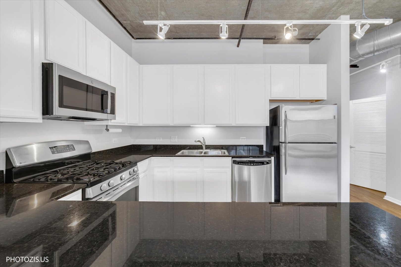 520 South State Street, Unit 712 Chicago, IL 60605 - Photo 12 of 28 a kitchen with a refrigerator stove and microwave