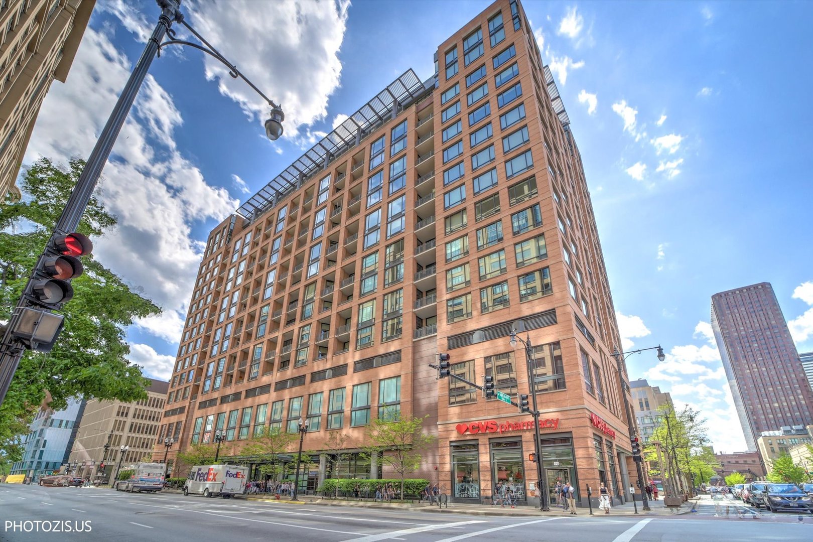 520 South State Street, Unit 712 Chicago, IL 60605 - Photo 2 of 28 a view of a tall building