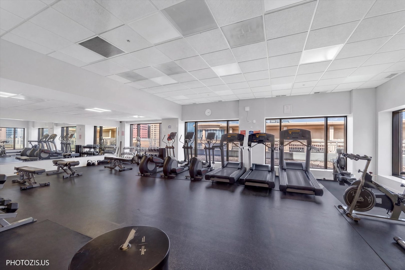 520 South State Street, Unit 712 Chicago, IL 60605 - Photo 25 of 28 a view of a room with gym equipment
