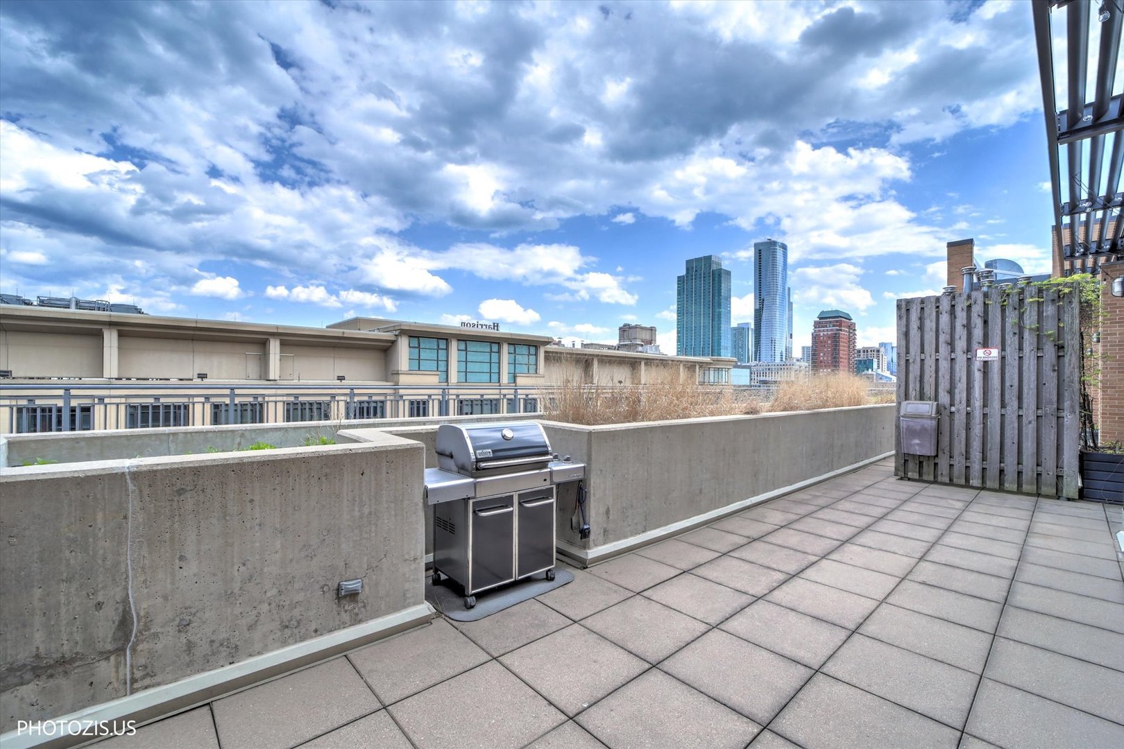 520 South State Street, Unit 712 Chicago, IL 60605 - Photo 26 of 28 a view of a terrace