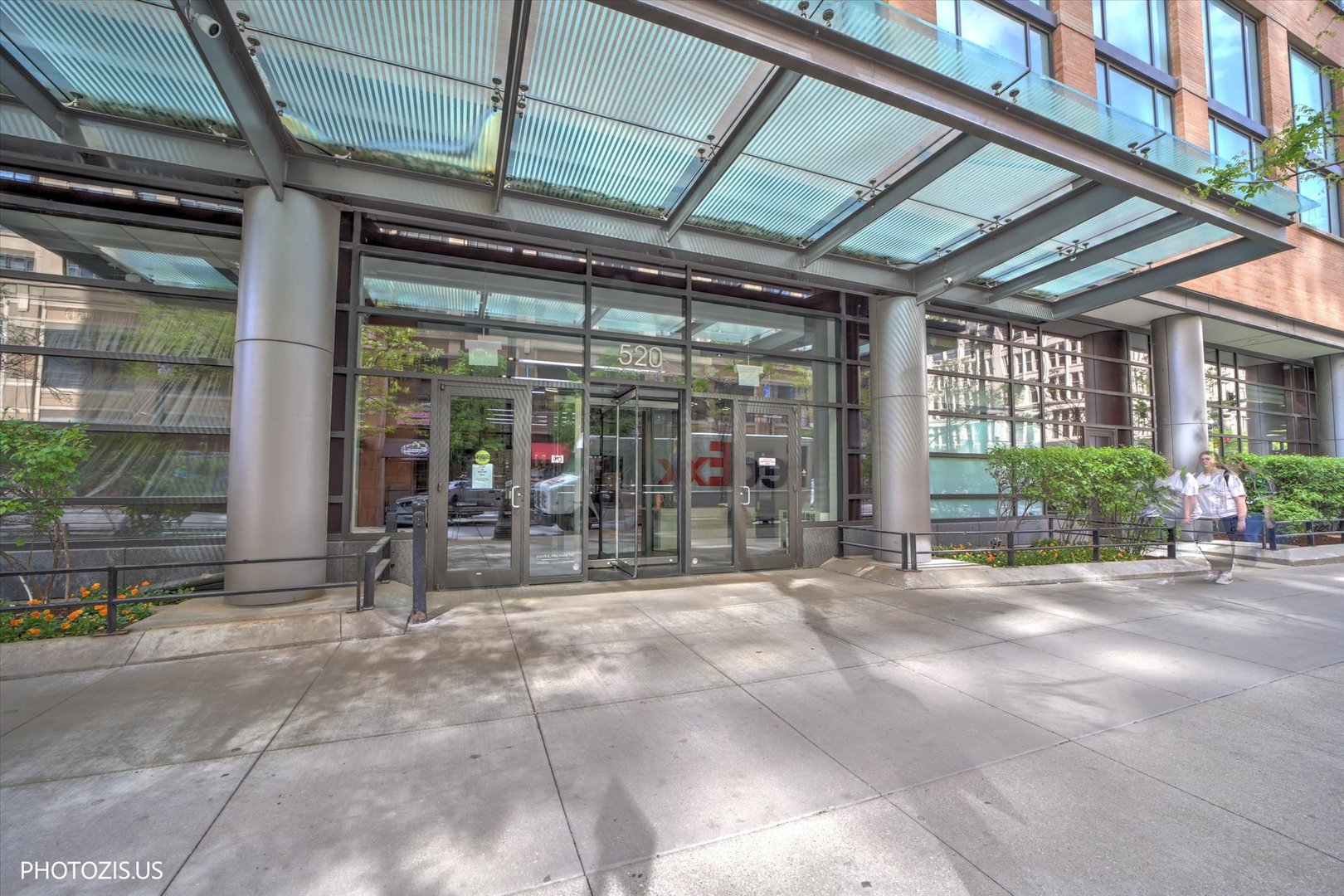 520 South State Street, Unit 712 Chicago, IL 60605 - Photo 3 of 28 a area with glass door