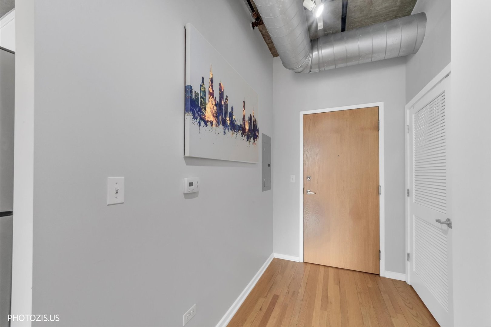 520 South State Street, Unit 712 Chicago, IL 60605 - Photo 4 of 28 a view of a hallway with wooden floor