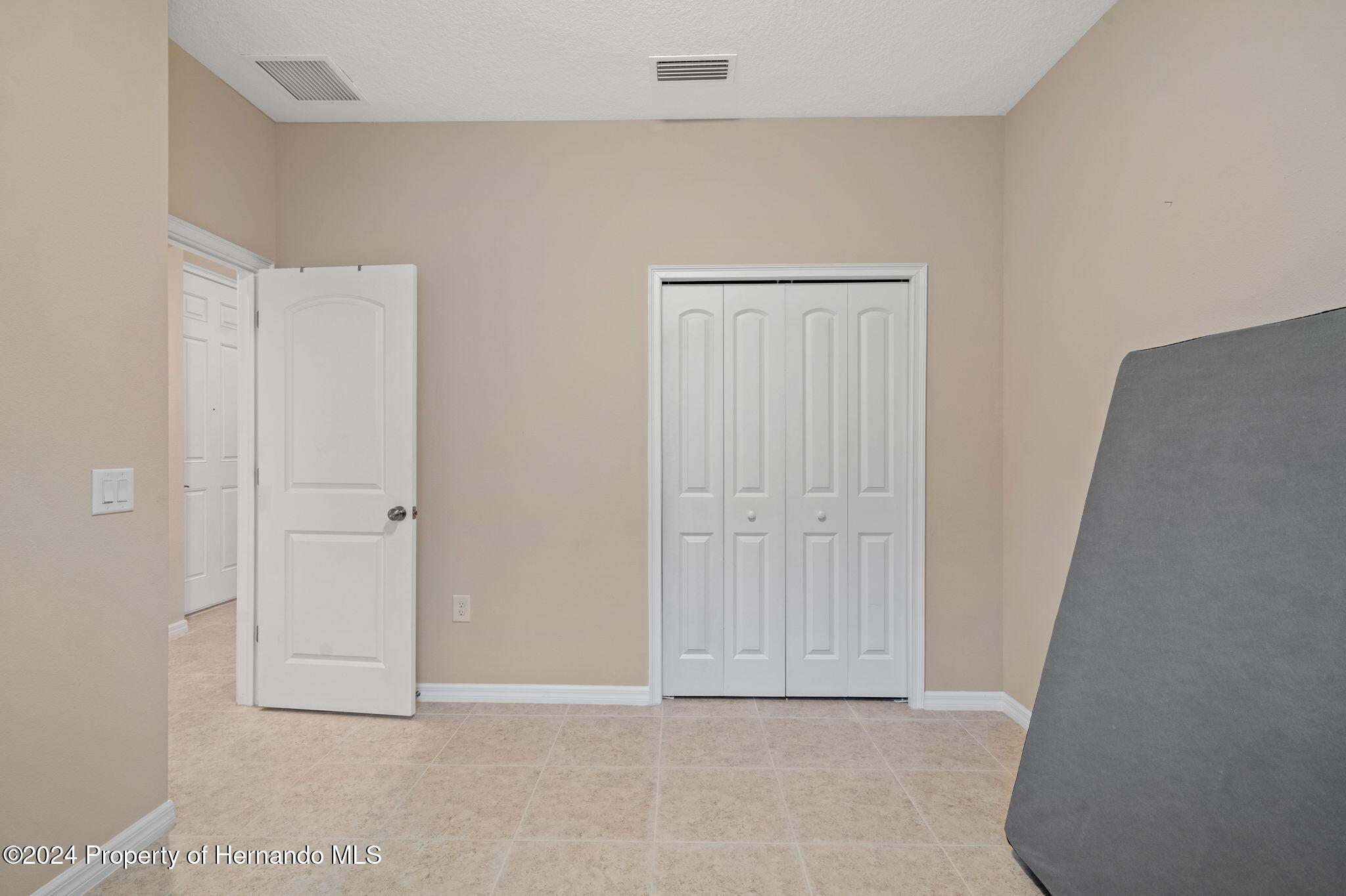 954 Old Windsor Way Spring Hill, FL 34609 - Photo 17 of 32 a view of an empty room