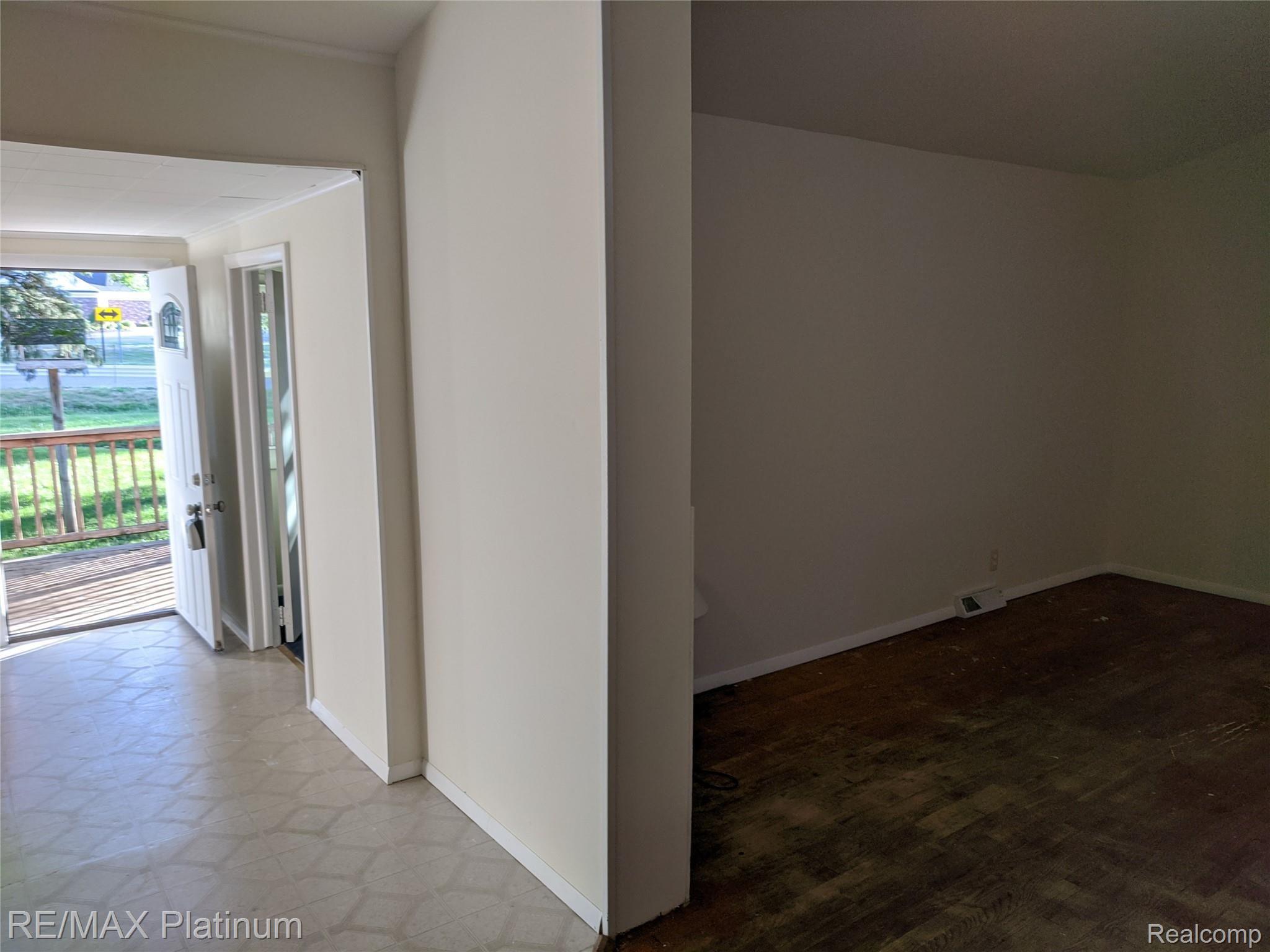 4010 North Belsay Road Flint, MI 48506 - Photo 10 of 38 7.jpg